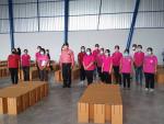 ร่วมกันประกอบเตียงสนามศูนย์พักคอ