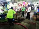 ฉีดล้างทำความสะอาด และแก้ไขเรื่องท่อน้ำอุดตันในตลาดสดเทศบาลต