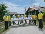 ลงพื้นที่นำอาหารแจกจ่ายและบอกแนวทางในการปฎิบัติในการกักตัว