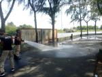 ฉีดล้างทำความสะอาด บริเวณถนนหน้าสำนักงานเทศบาลตำบลหัวไทร