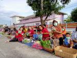 ตลาดฟันน้ำนม  ณ  เทศบาลตำบลหัวไทร