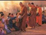 เชิญชวนประชาชนอำเภอหัวไทรร่วมกันทำบุญตักบาตร